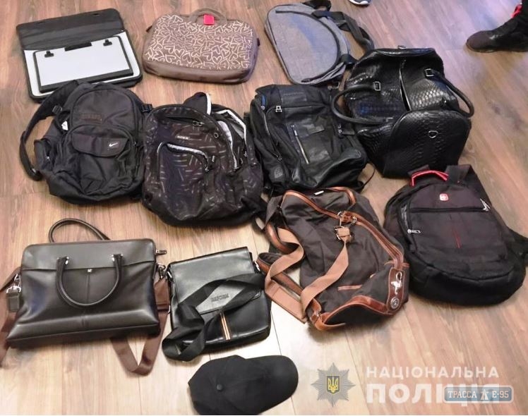 Полиция задержала кавказца, воровавшего в Одессе сумки из автомобилей. Видео