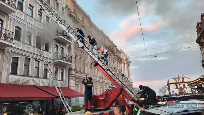 «Щастье» сгорело в Одессе возле оперного театра. ОБНОВЛЕНО