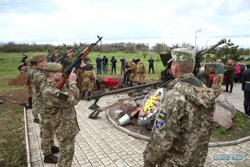 Останки 15 защитников Одессы перезахоронены на Мемориале 412-й батареи. Видео
