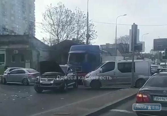 Пробки сковали движение на дорогах Одессы