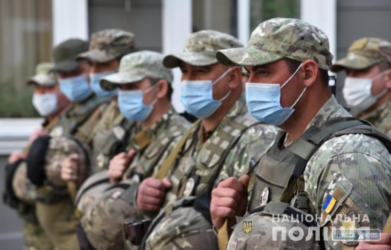 35 одесских полицейских отправились обеспечивать порядок на востоке Украины (видео)