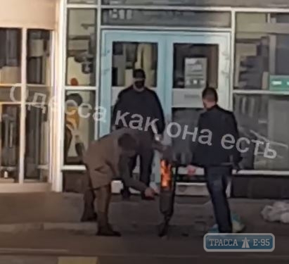 Багаж загорелся у пассажира в Одесском аэропорту. Видео