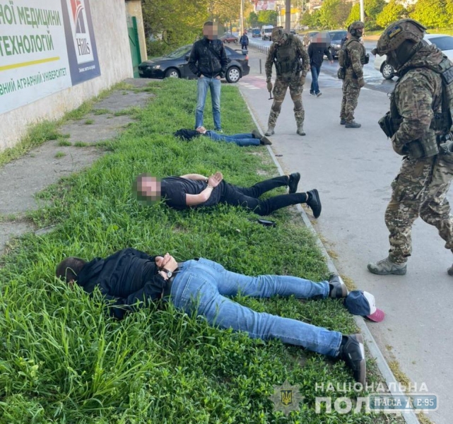 Одесские полицейские разоблачили банду лже-таксистов на евробляхах (видео)