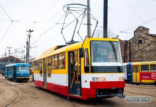 7 трамвайных и 8 троллейбусных маршрутов остановились в Одессе