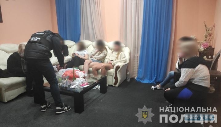 Полицейские обнаружили в Одессе 10 публичных домов. Видео