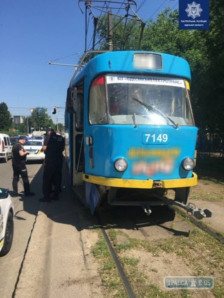 Молодая женщина шагнула под трамвай на Фонтанской дороге в Одессе