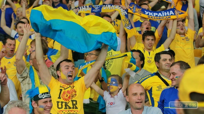 Впервые сборная Украины вышла в плей-офф чемпионата Европы. Видео