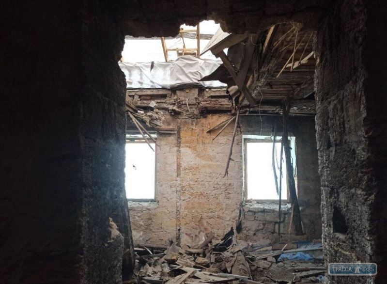 Чердачные перекрытия обрушились в памятнике архитектуры в центре Одессы. Видео
