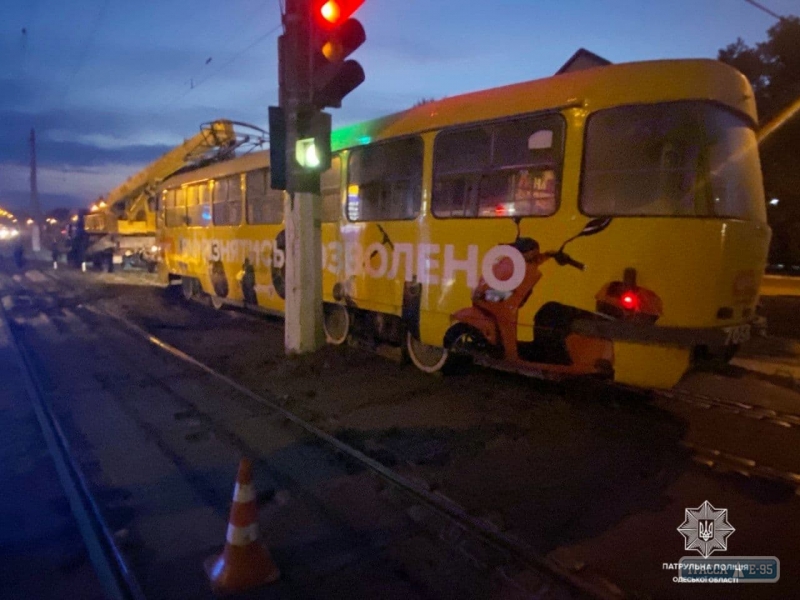 Пожилая женщина погибла под колесами раннего трамвая в Одессе