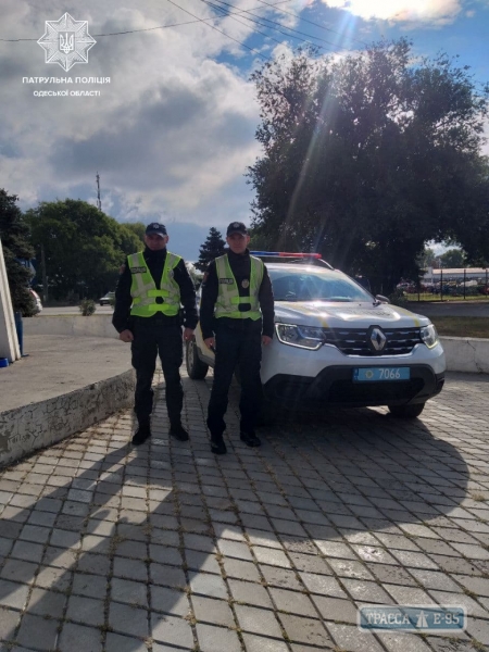 Одесские патрульные помогли машине с роженицей добраться до больницы