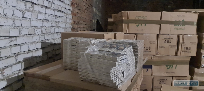 Одесские контрабандисты готовились переправить сигарет на 27 млн грн в страны ЕС