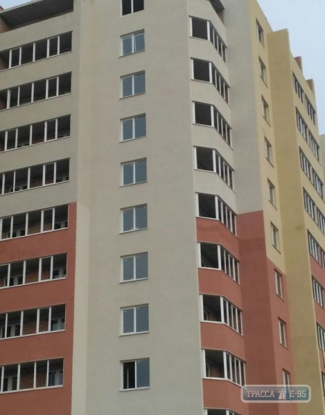Пожилой мужчина выпал из окна 8 этажа в Одессе