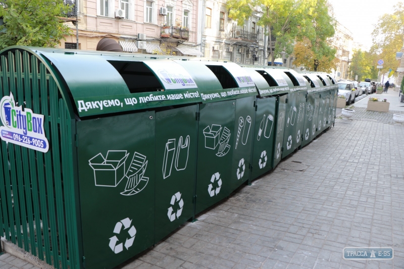 Новые системы сбора мусора устанавливают в Одессе. Видео 