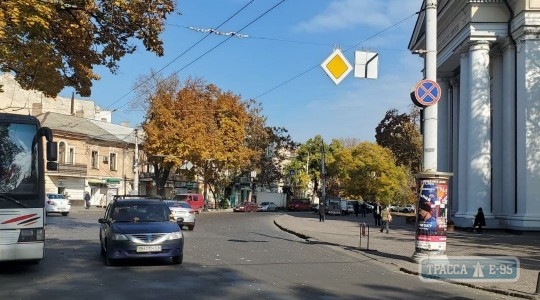 Схема движения транспорта изменилась в Одессе у Соборной площади