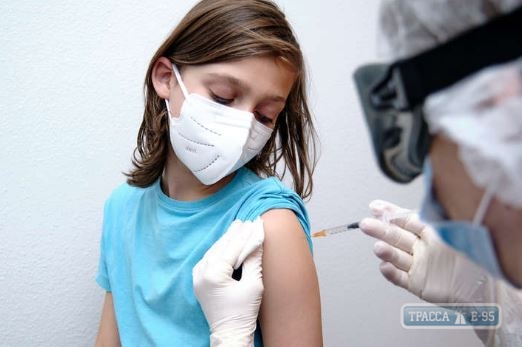 Минздрав одобрил прививки для детей от COVID-19 