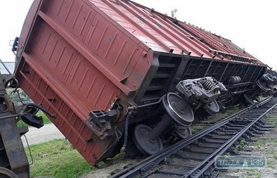 Поезд Одесса-Киев пустили в объезд из-за крупной аварии на железной дороге