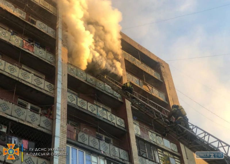Общежитие горело в Одессе на Новосельского. Видео