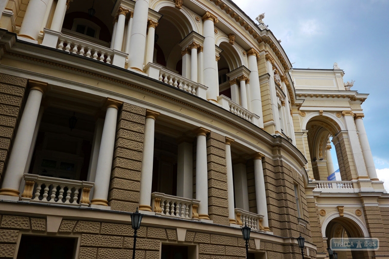 Одесский оперный театр стал следующей мишенью лжемиреров