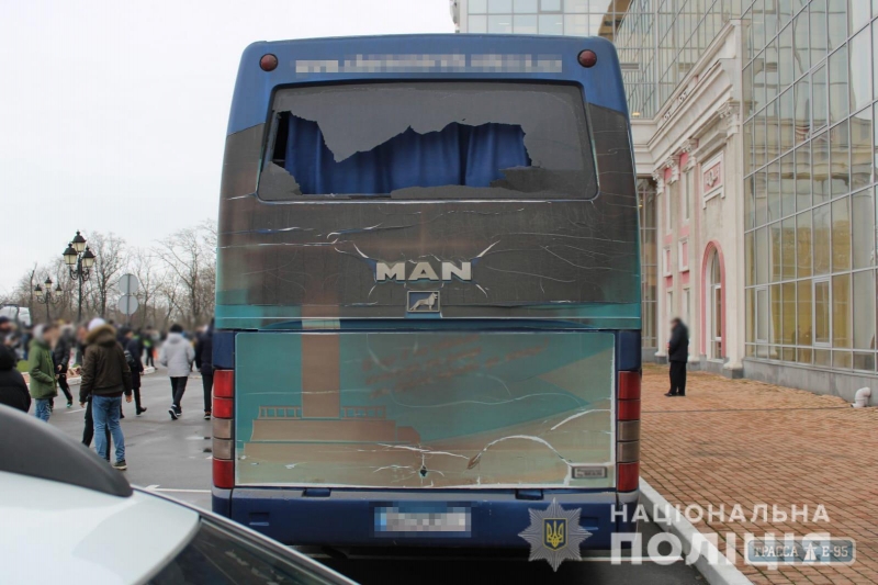 Одесская полиция ищет хулиганов, которые разбили автобус «Черноморца»