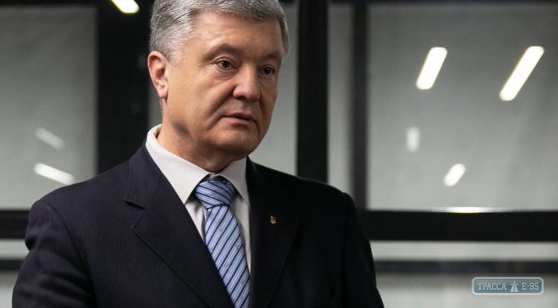 Подозрение в госизмене предъявили экс-президенту Порошенко 