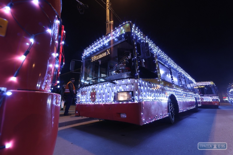 Впервые электробусы стали участниками Рождественского парада в Одессе