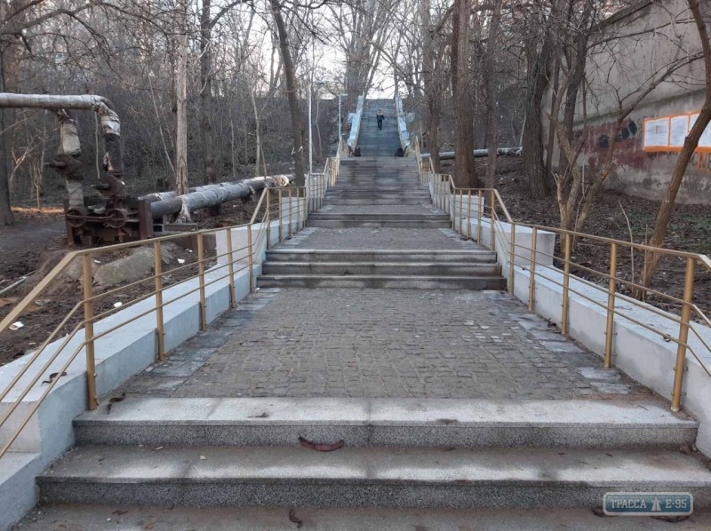 Одесса отремонтировала две старые лестницы на Молдаванке