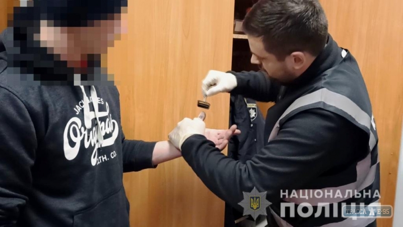 Луганчанин ограбил лотерейный киоск в Одессе. Видео