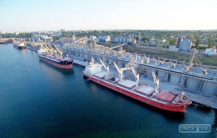 Дноуглубление до 15 м завершено в порту Черноморска 