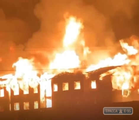 Жилой комплекс сгорел под Одессой. Видео