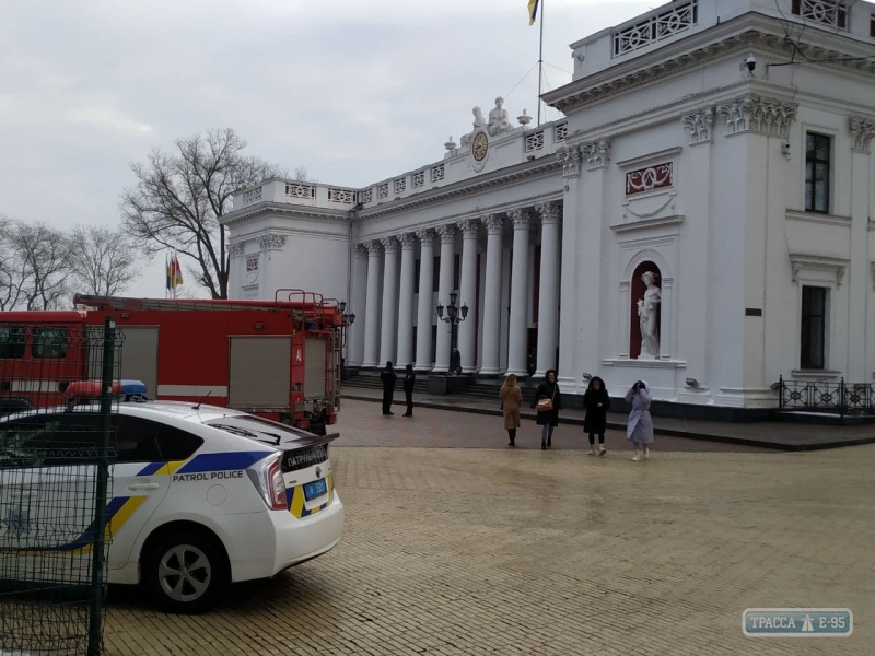 Полиция получила сообщение о минировании мэрии Одессы 
