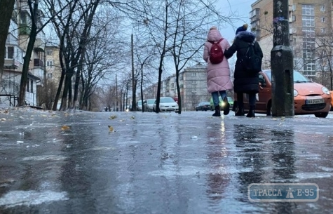 Синоптики предупредили о гололеде в Одессе. Адреса травмпунктов