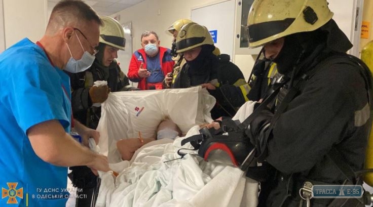 Пожарные эвакуировали больных из клиники «Инто-Сана» в Одессе. Видео