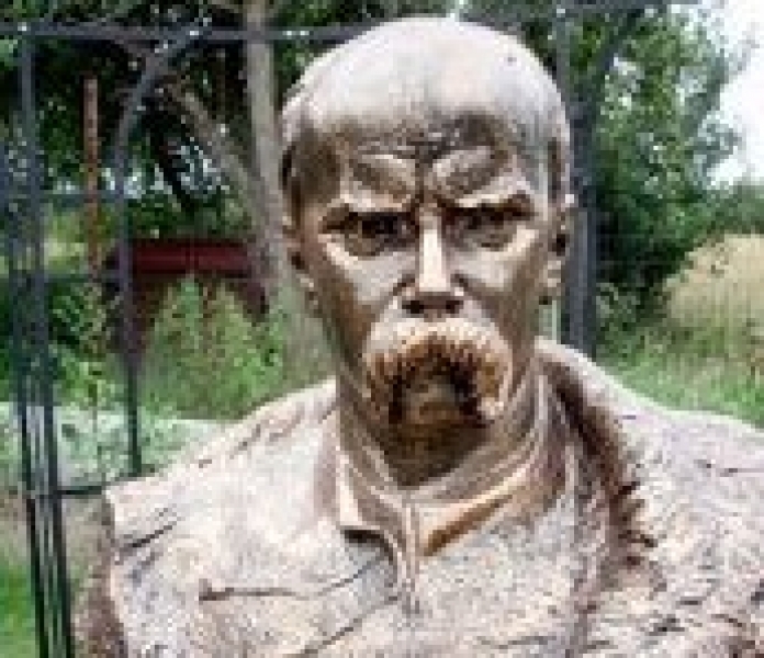 Жители Одесской области вместо разрушенного памятника Ленину установили бюст Шевченко