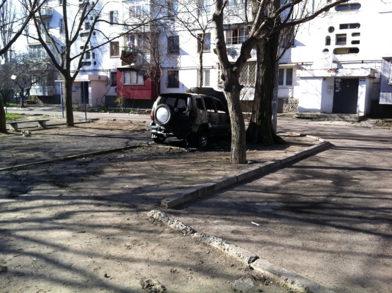 Автомобиль сотрудника СБУ сгорел в Одессе (фото)