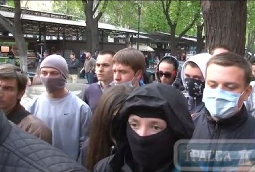 Националисты провели в Одессе марш в память о Максиме Чайке (видео)