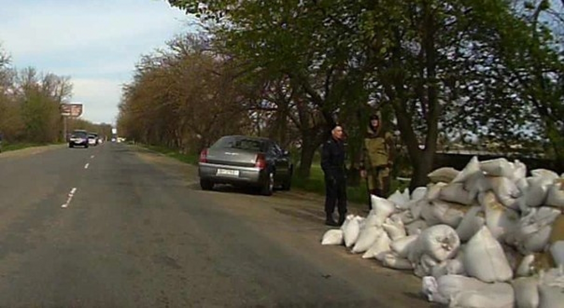 Пророссийские активисты устанавливают свои блокпосты под Одессой (фото)