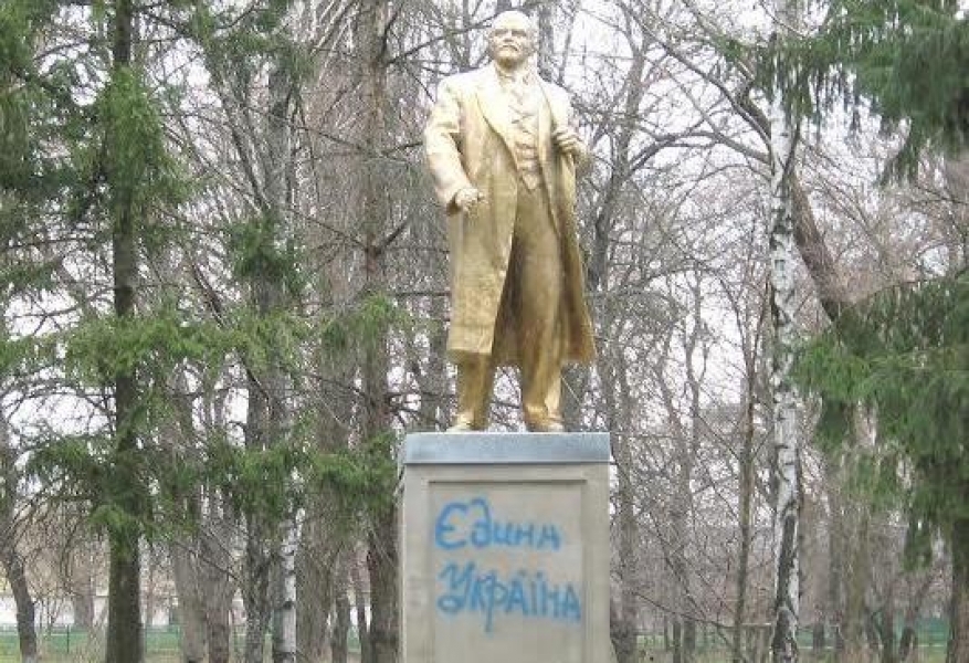 Жители поселка Ширяево Одесской области требуют снести памятник Ленину
