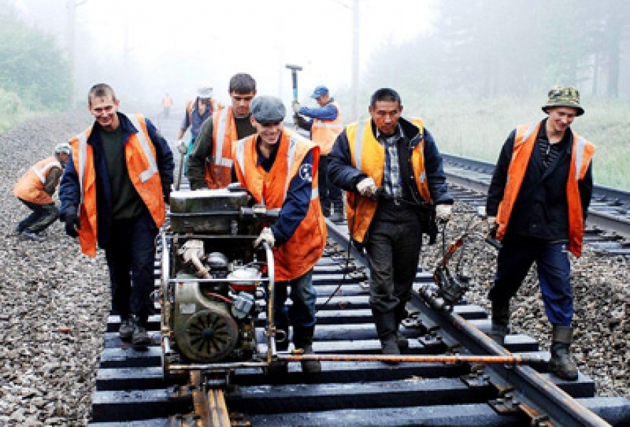 Одесские железнодорожники восстанавливают пути, разрушенные в результате наводнения в сентябре
