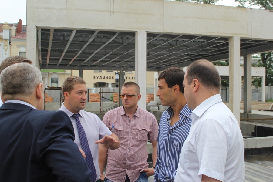 Депутаты Одесского горсовета подали в суд на владельца недостроенного паркинга на Греческой Черного
