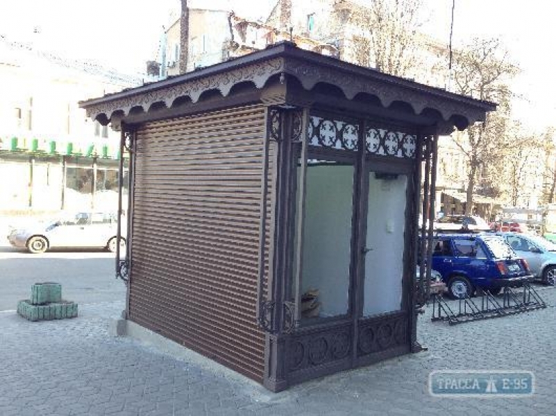 Власти обязали предпринимателей за свой счет заменить свои киоски в центре Одессы на «французские»