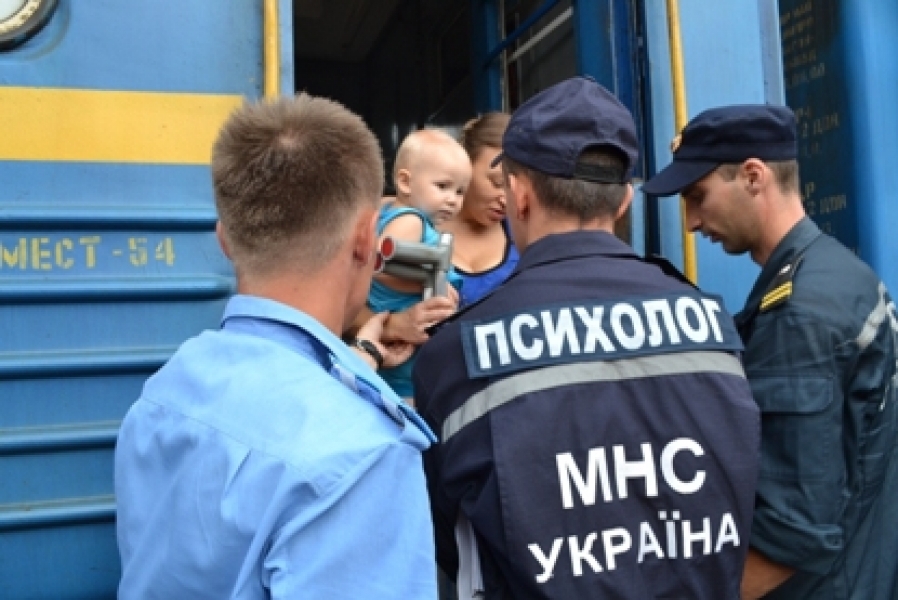 Спасатели встретили 112 переселенцев, прибывших в Одессу из зоны АТО