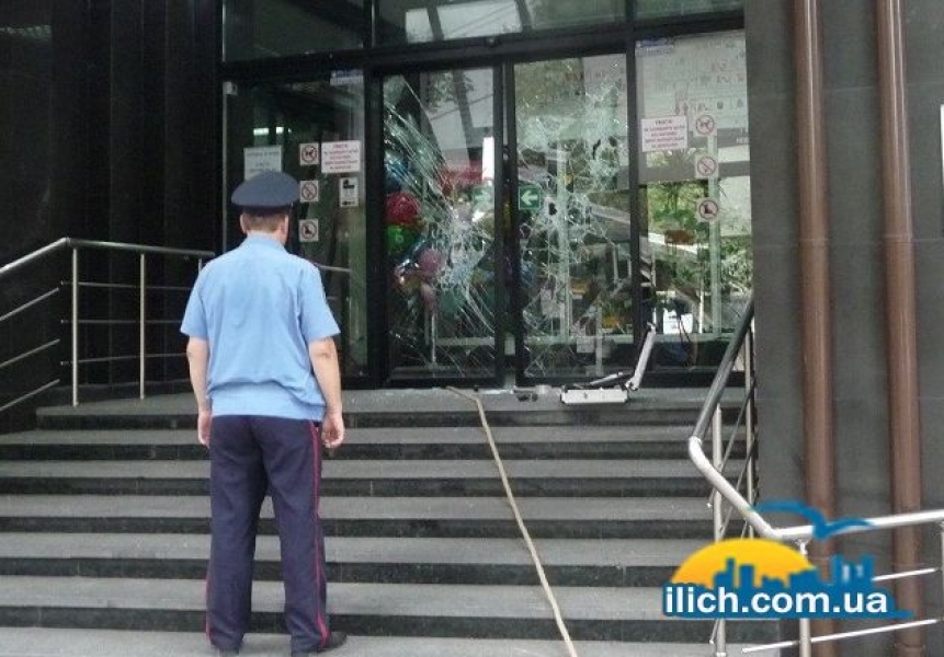 Воры украли сейф из ювелирного отдела универмага в Ильичевске