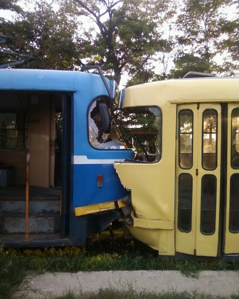 Два трамвая столкнулись в Одессе, пострадал ребенок (фото)