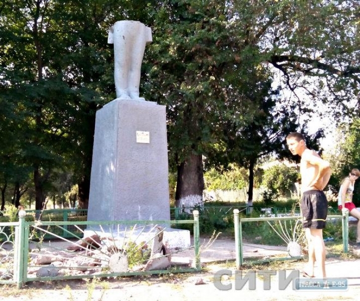 Милиция открыла уголовное дело по факту разрушения памятников Ленину на Одесщине