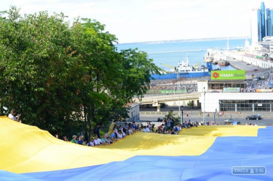 Одесситы развернут над Потемкинской лестницей гигантский флаг Украины