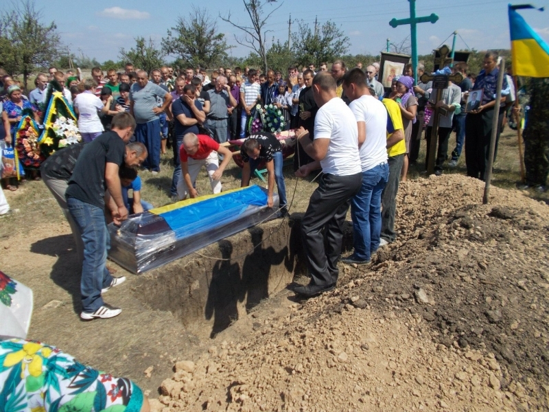 Жители Березовского района Одесщины похоронили 24-летнего участника АТО 