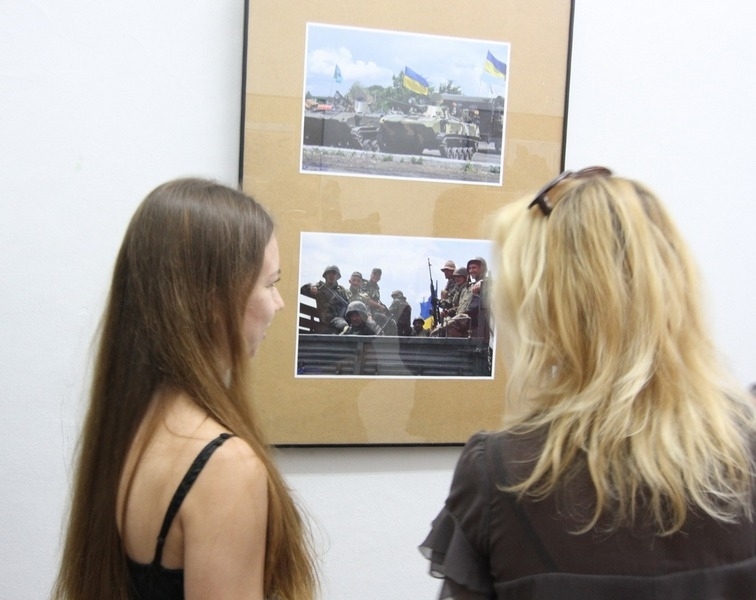Выставка фотографий из зоны АТО открылась в одесском музее (фото)
