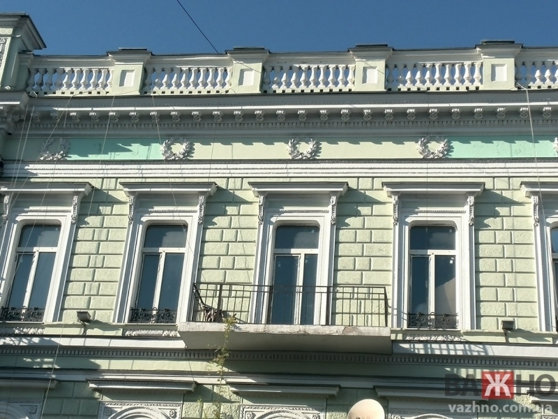 Инициалы Гурвица и Тарпана снова исчезли с фасада на Екатерининской площади в Одессе (фото)