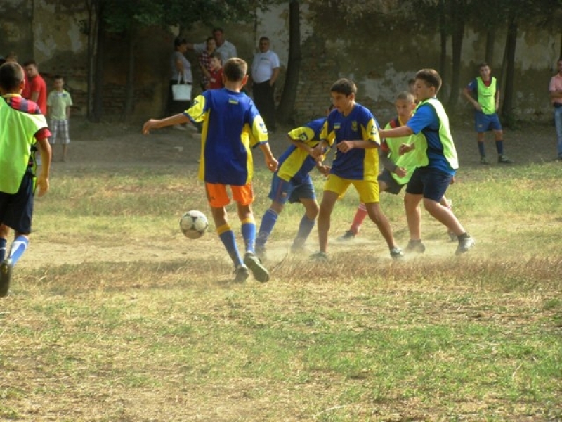 Турниры по стритболу и мини-футболу прошли в рамках празднования Дня города Рени
