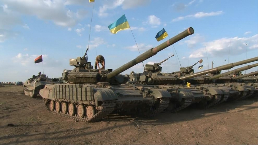 Благотворительный фонд из Одесской области взял шефство над боевым танком из зоны АТО (фото)